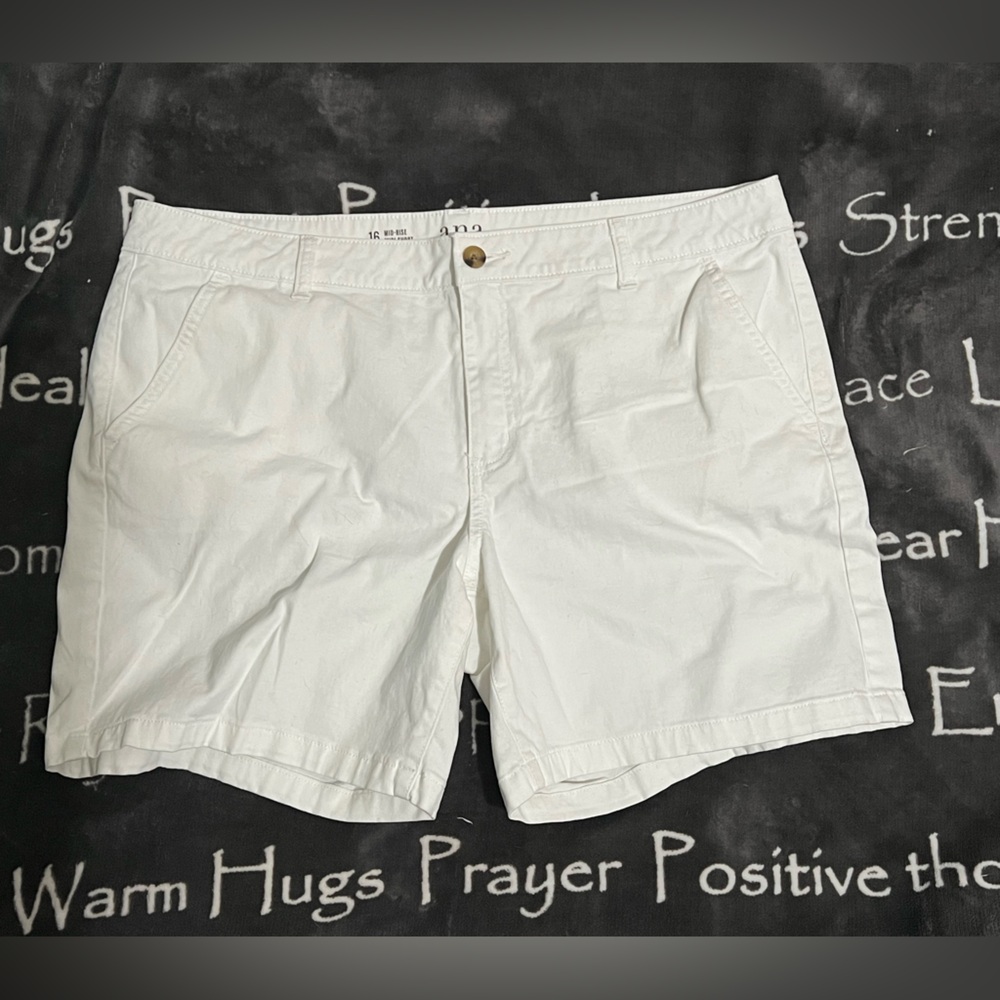 a.n.a 7” Mid Rise Chino Short